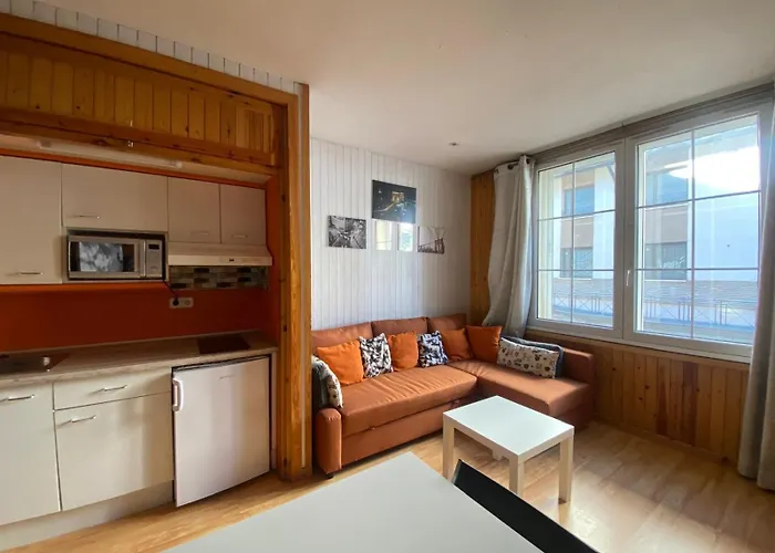 Gran Estudio Maribel, Pegado A Pistas